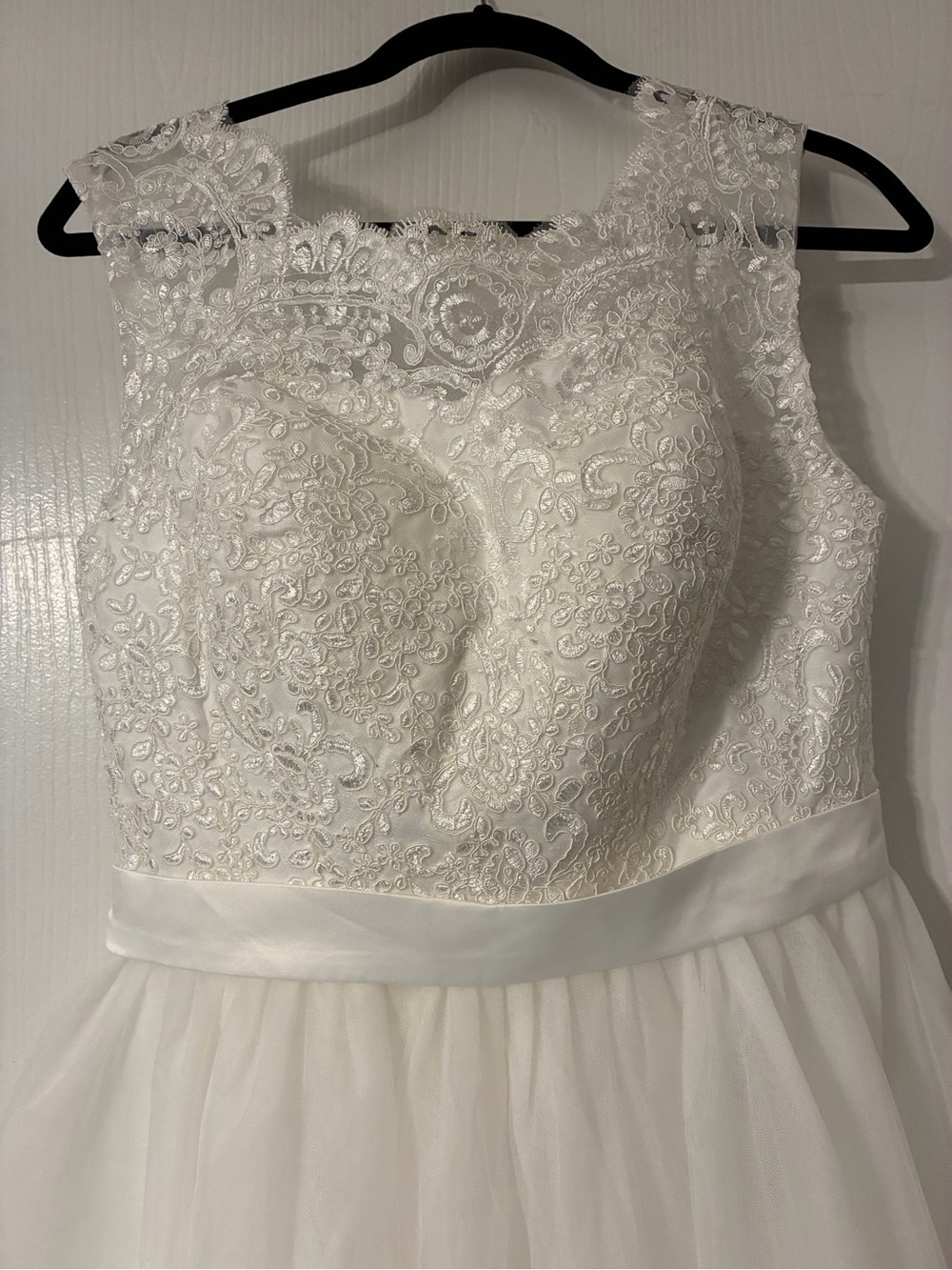 White Lace Bodice Corset Back Tulle Skirt Size 12 Wedding Dress With Short Train